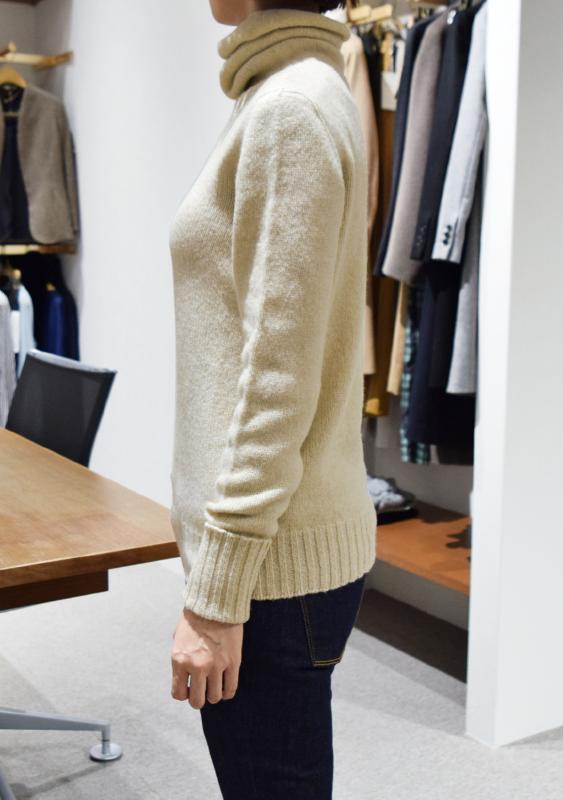 roberto collina ロベルト コリーナ ニット着用写真