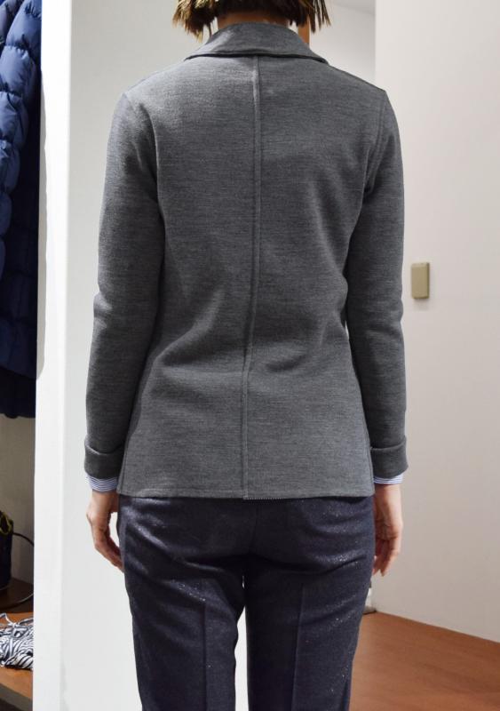 LARDINI ラルディーニ レディース ニットジャケット着用写真