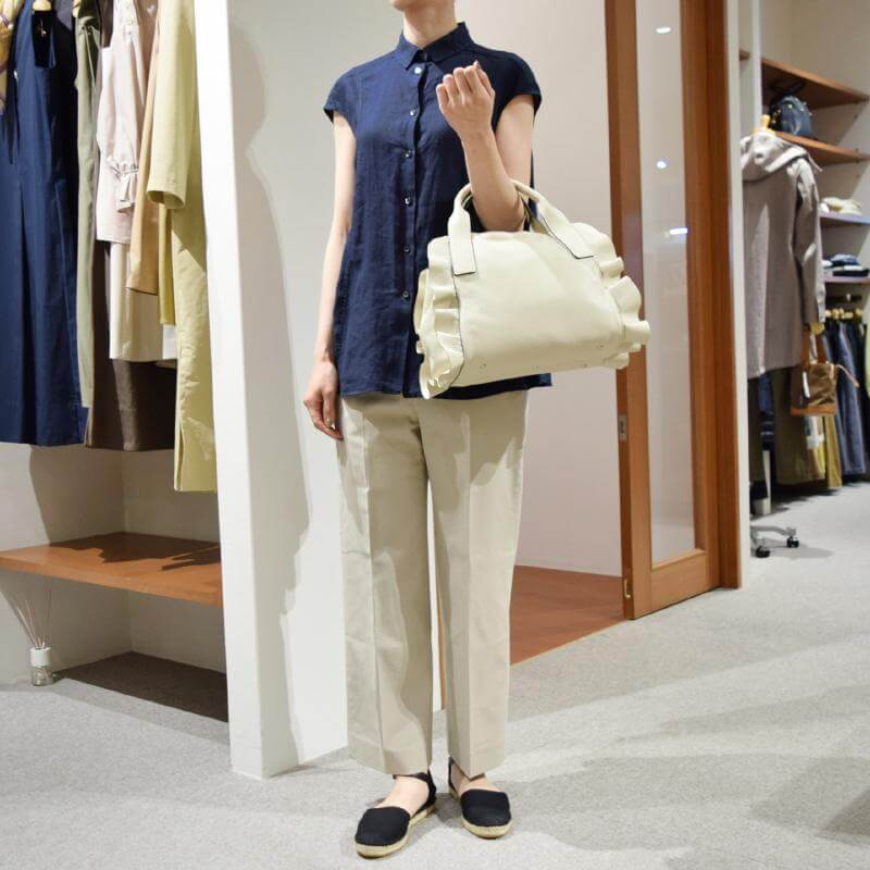 ASPESI アスペジ レディース シャツブラウス着用写真