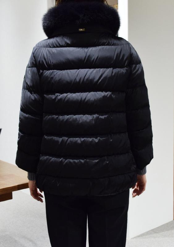 HERNO レディース ブルゾン着用写真