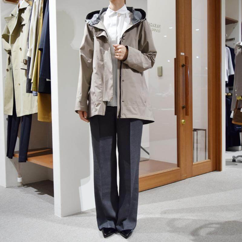 HERNO<へルノ> レディース コート着用写真