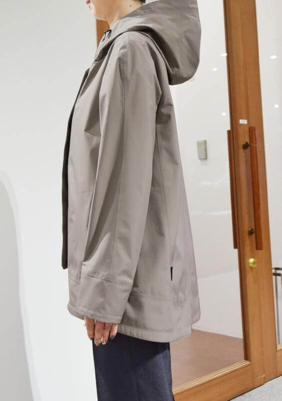 HERNO<へルノ> レディース コート着用写真