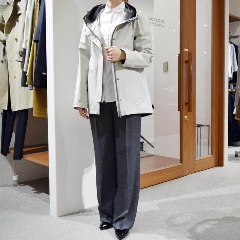 HERNO<へルノ> レディース コート着用写真
