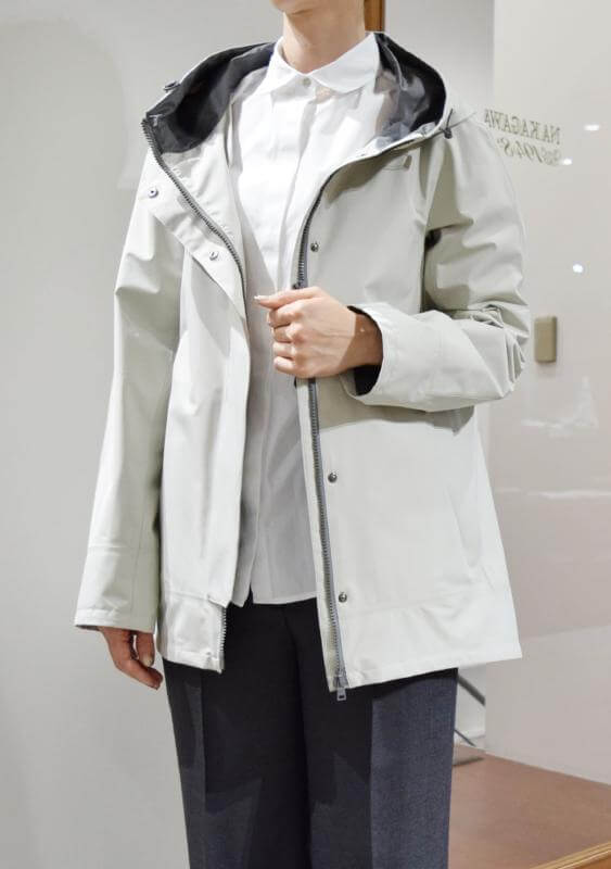 HERNO<へルノ> レディース コート着用写真