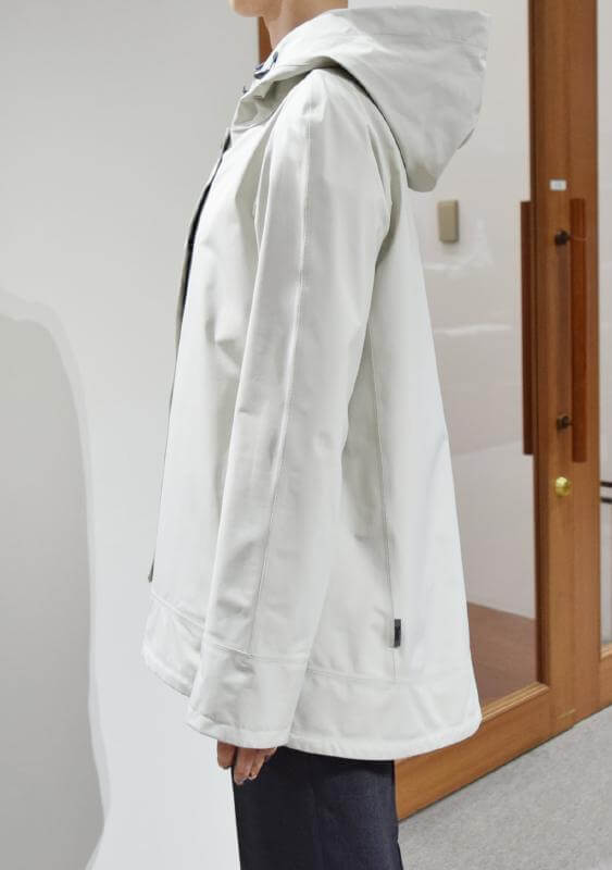 HERNO<へルノ> レディース コート着用写真