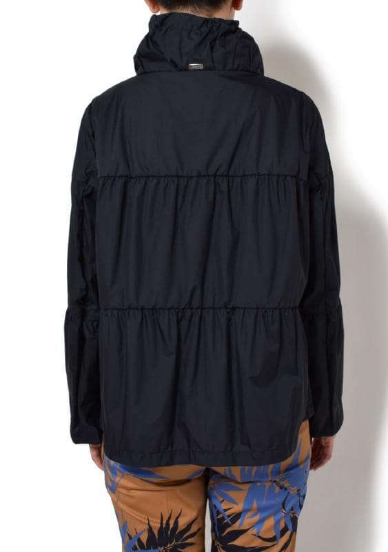 HERNO<へルノ> レディース コート着用写真