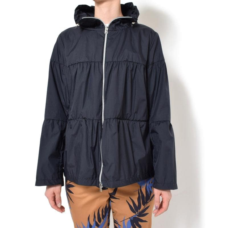 HERNO<へルノ> レディース コート着用写真
