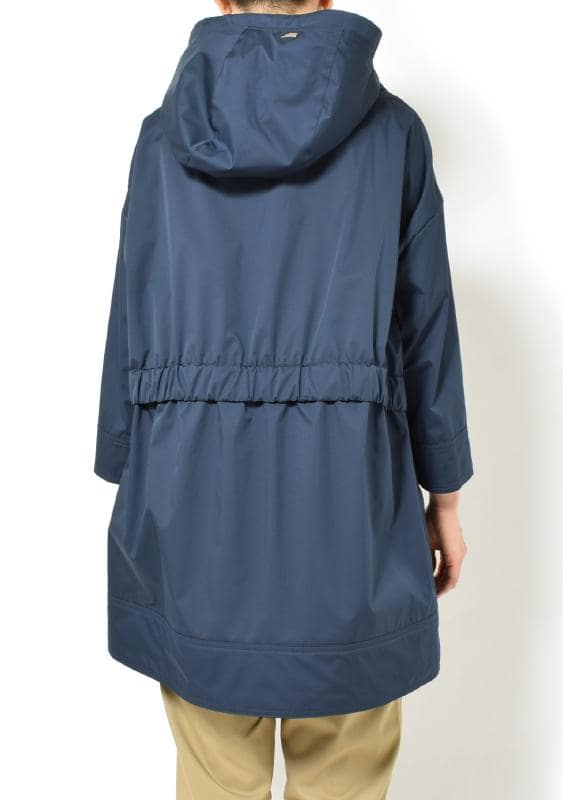 HERNO<へルノ> レディース コート着用写真